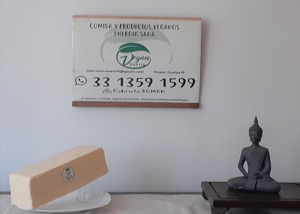 Queso mozzarella vegano hecho a base de almendras